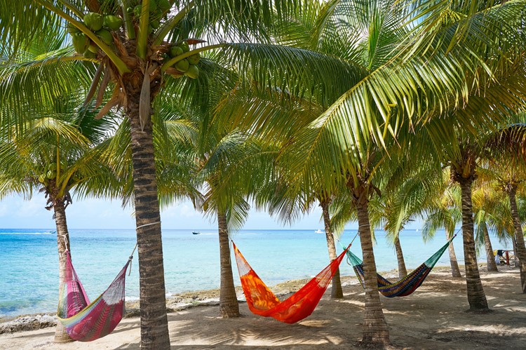 Hangmatten op het strand, Cozumel, Mexico